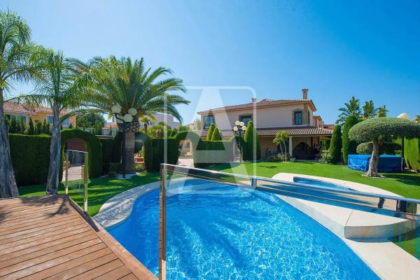 Detached villa for sale in  Cometa-Carrió, Calpe photo 1