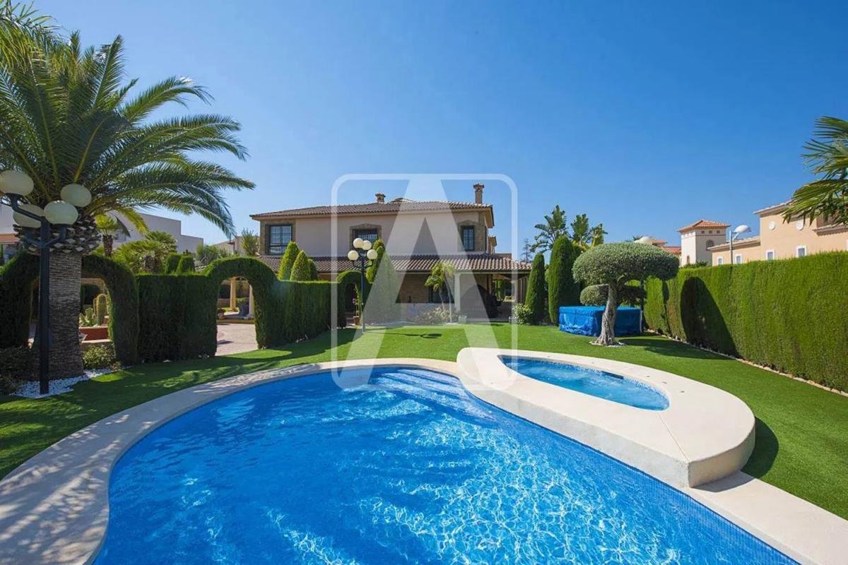Sale of independent chalet in Cometa-Carrió, Calpe
 photo 5