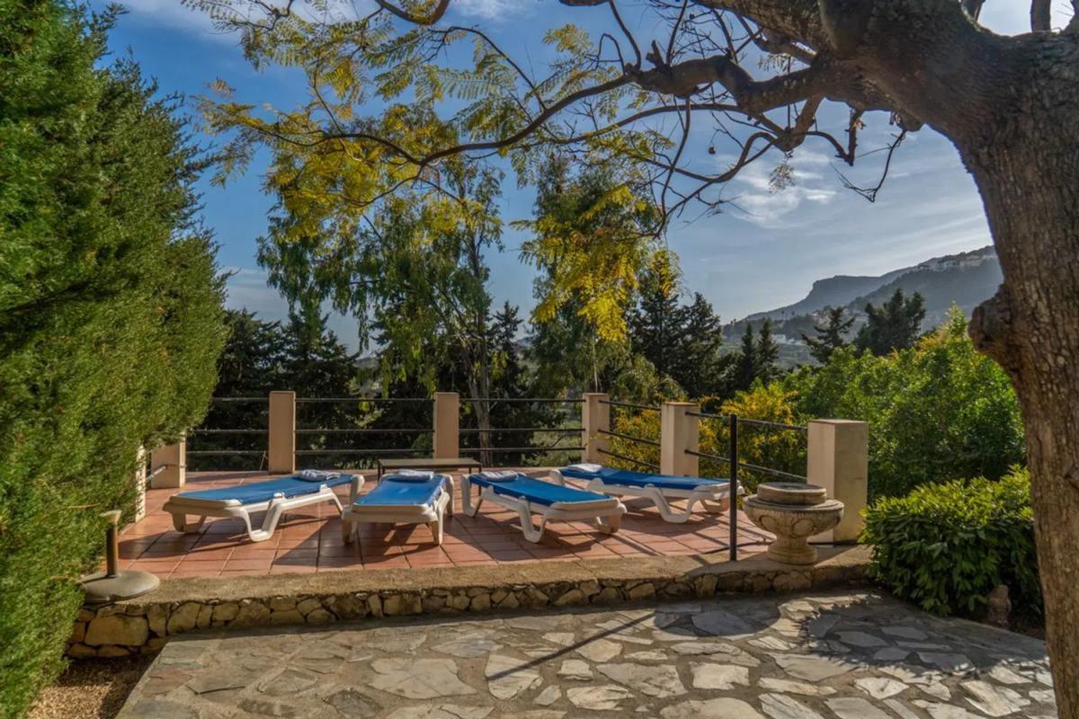 Sale of independent chalet in Partida la Empedrola, 4, Calpe
photo 3