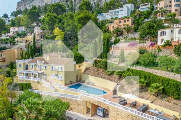 Wolnostojąca willa na sprzedaż w  Partida Maryvilla, 5, Calpe photo 1