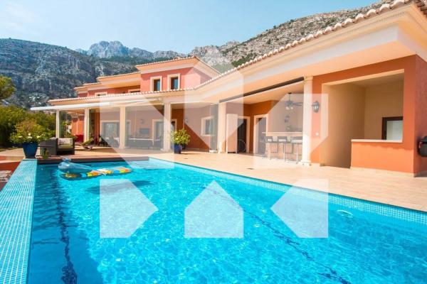 Detached villa for sale in  Cometa-Carrió, Calpe photo 1