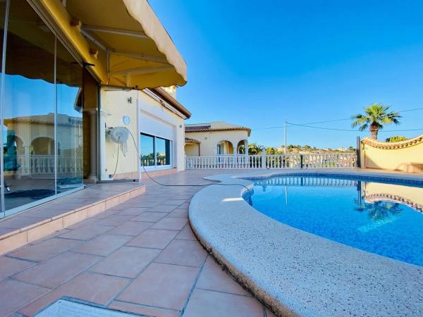 Detached villa for sale in Urbanización Canuta Baja, Calpe photo 1