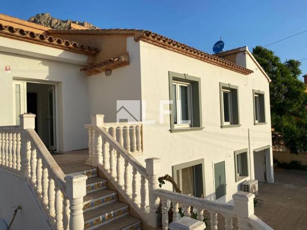 Detached villa for sale in Urbanización Canuta de Ifach, Calpe thumbnail 1