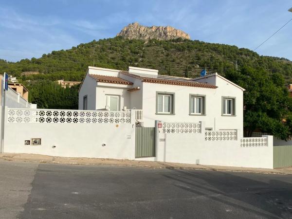Detached villa for sale in Urbanización Canuta de Ifach, 10 R, Calpe photo 1