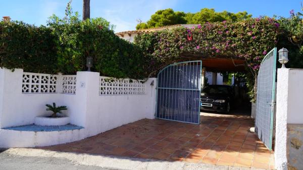 Detached villa for sale in  Urbanización Ortenbach, Calpe s/n SN, Calpe photo 2