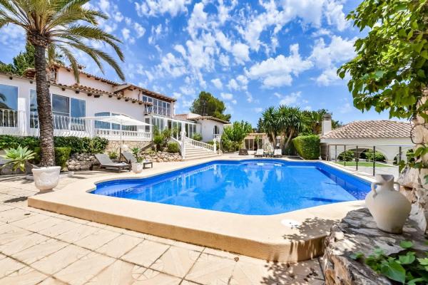 Detached villa for sale in Urbanización Canuta de Ifach, Calpe photo 1
