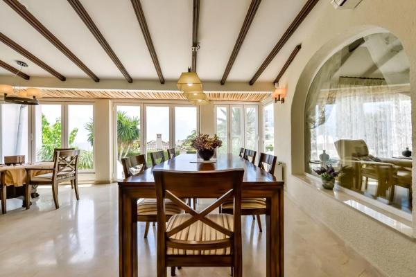Detached villa for sale in Urbanización Canuta de Ifach, Calpe thumbnail 2