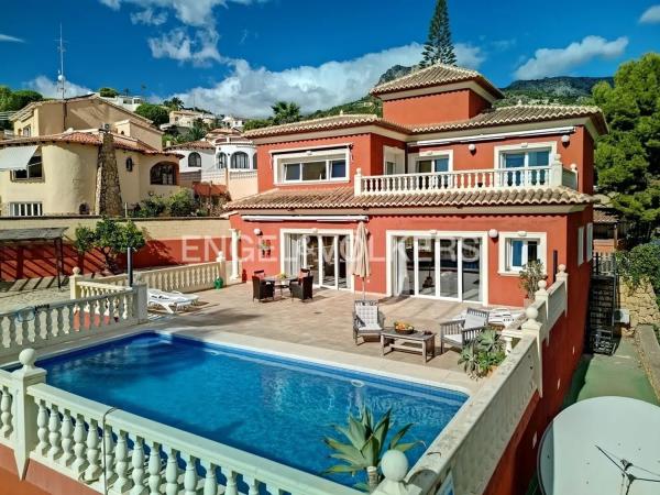 Detached villa for sale in Urbanización Canuta, Calpe photo 1