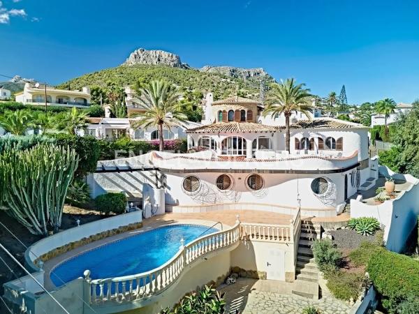 Wolnostojąca willa na sprzedaż w  La Canuta Baja, Calpe photo 1