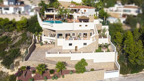 Chalet independiente en venta en Partida la Empedrola, Calpe photo 1