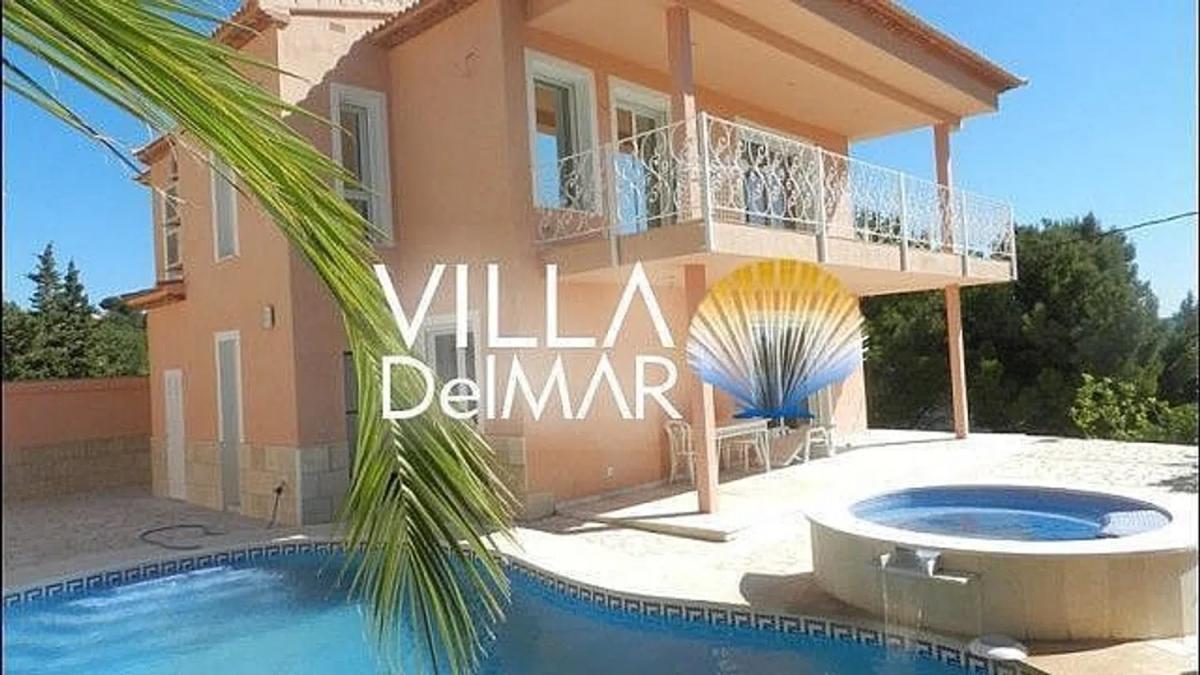 Sale of independent chalet in Calpe Pueblo, Calpe
photo 1