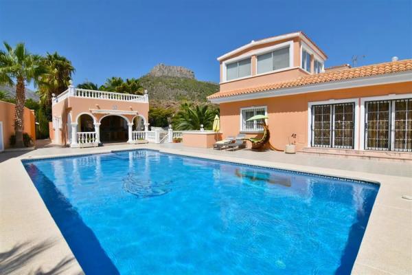Chalet independiente en venta en maryvilla, Calpe photo 1
