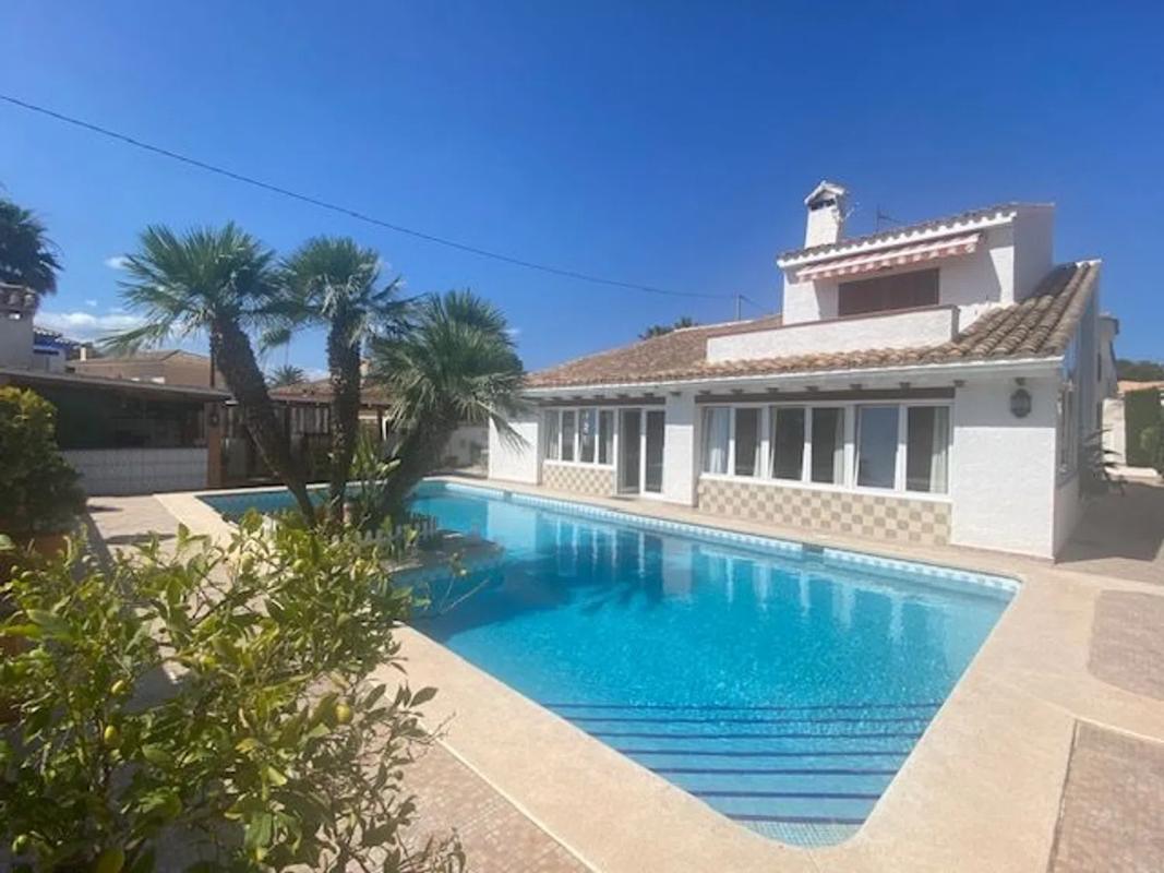 Venta de chalet independiente en Урбанисасьон Рокас Бланкас, Benidorm
 photo 2