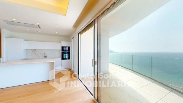 Piso en venta en Calle d'Aigües, Benidorm photo 1