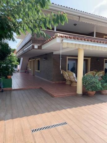 Chalet independiente en venta en  Avenida Doctor Severo Ochoa, Benidorm photo 2