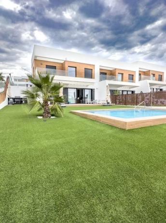 Detached villa for sale in Benidorm Villas DeLuxe, Benidorm thumbnail 1