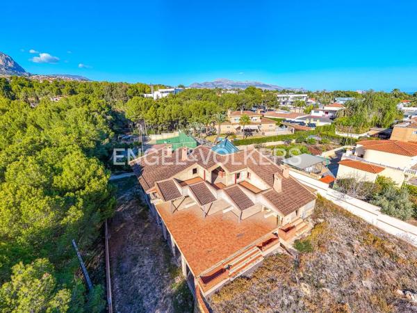 Chalet independiente en venta en  Camino del Planet, 30, Benidorm photo 2