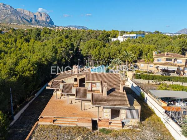 Chalet independiente en venta en  Camino del Planet, 30, Benidorm photo 4