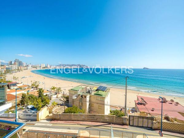 Chalet independiente en venta en  Calle Oviedo, 28, Benidorm photo 2