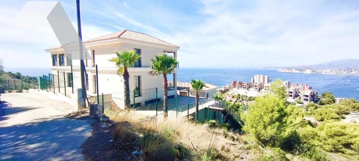 Sprzedaż niezależnego domku jednorodzinnego w Barrio Zona Sierra Helada, Benidorm photo 1