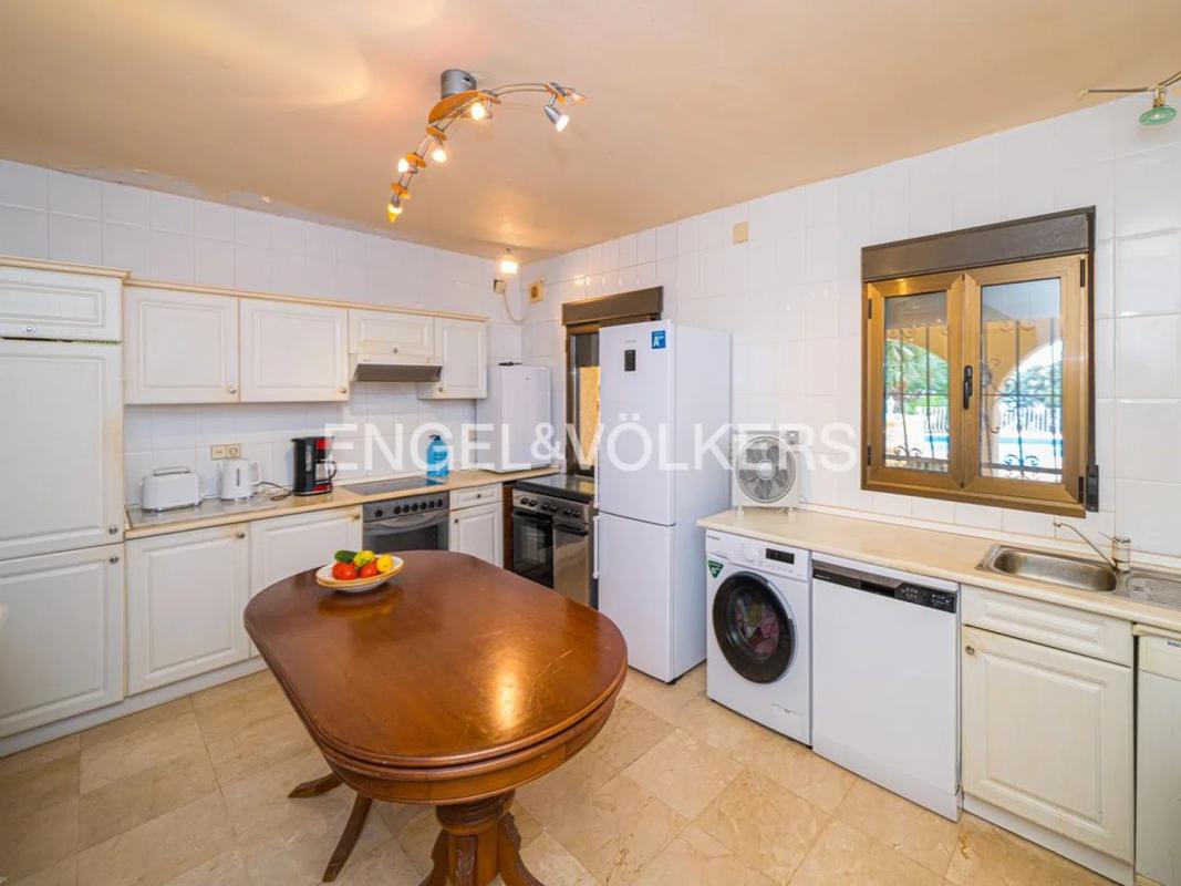 Sprzedaż niezależnego domku jednorodzinnego w  Calle Japón, 6, Benidorm photo 3