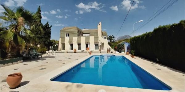 Chalet independiente en venta en  Avenida Doctor Severo Ochoa, Benidorm photo 1