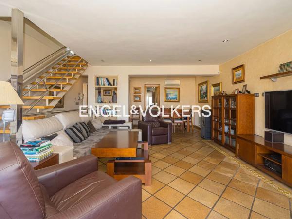 Chalet independiente en venta en  Calle Pekín, 6, Benidorm photo 4