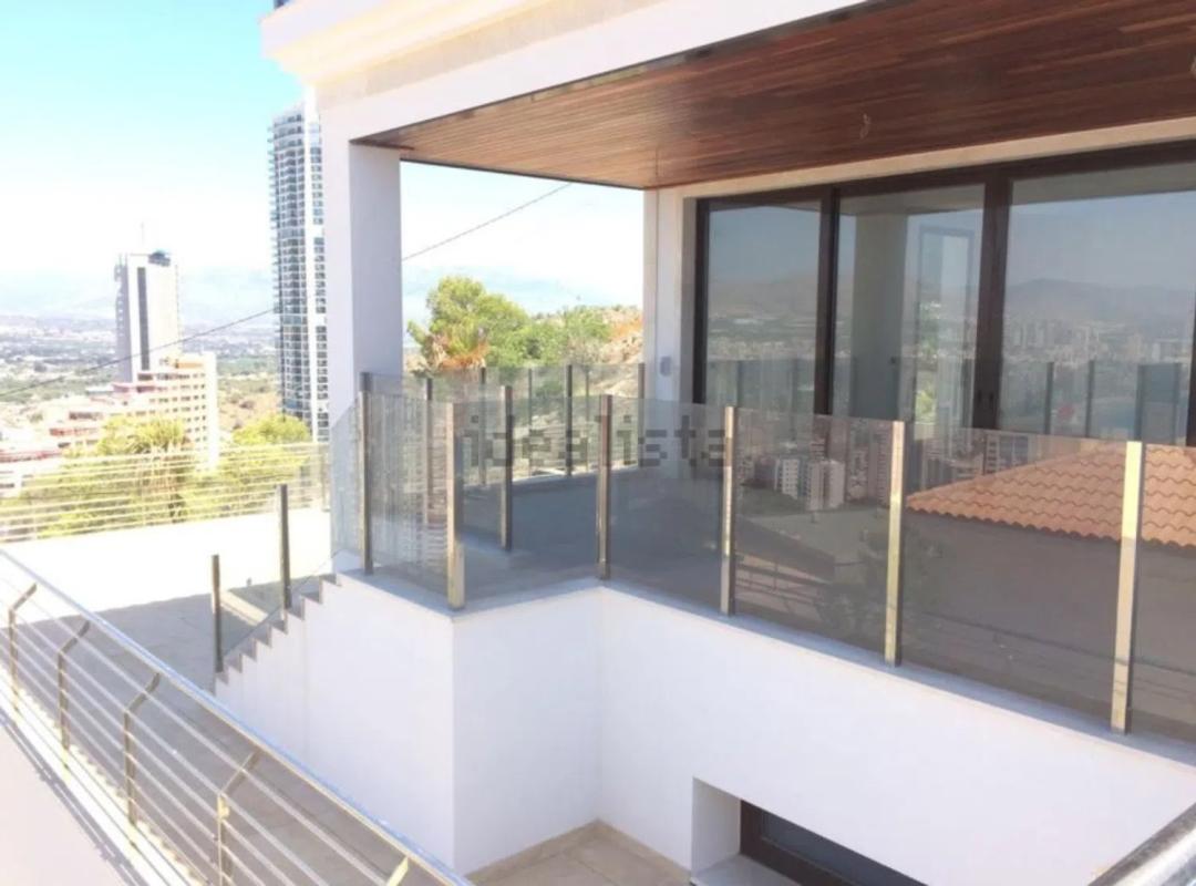 Sprzedaż niezależnego domku jednorodzinnego w Calle Tokio, Benidorm photo 3