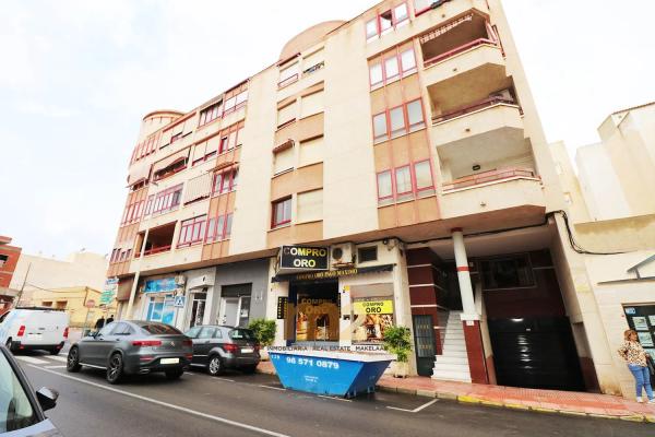Piso en venta en  Avenida del Mediterrani, Guardamar del Segura photo 1