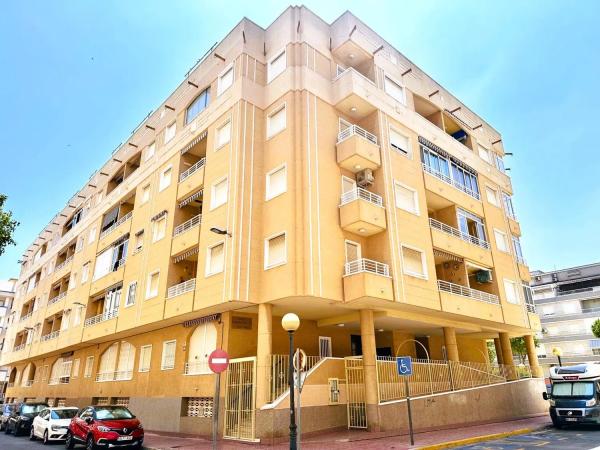 Piso en venta en  Calle Dolores Viudes Blasco, Guardamar del Segura photo 2