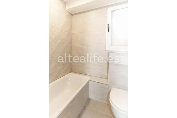 Apartment for sale in Calle Conde de Altea, Altea thumbnail 2