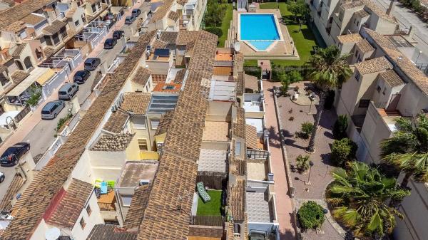 Частный шале на продаже в Urbanizaciones, Гуардамар-дель-Сегура photo 1
