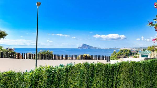 Apartment for sale in Zona de Mascarat, Altea photo 1