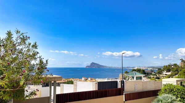 Apartment for sale in Zona de Mascarat, Altea thumbnail 1