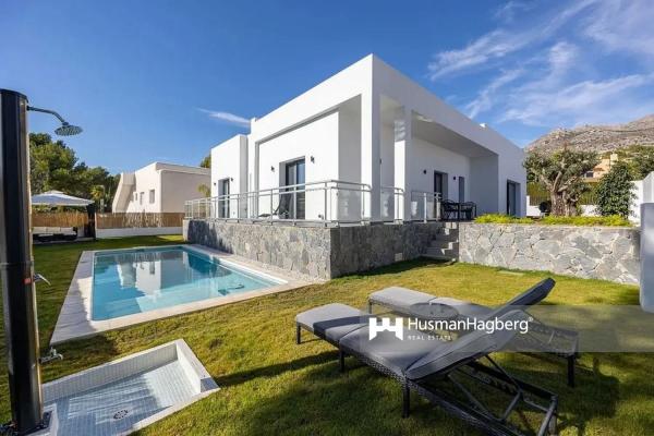 Chalet independiente en venta en  Calle Teix, Altea photo 1