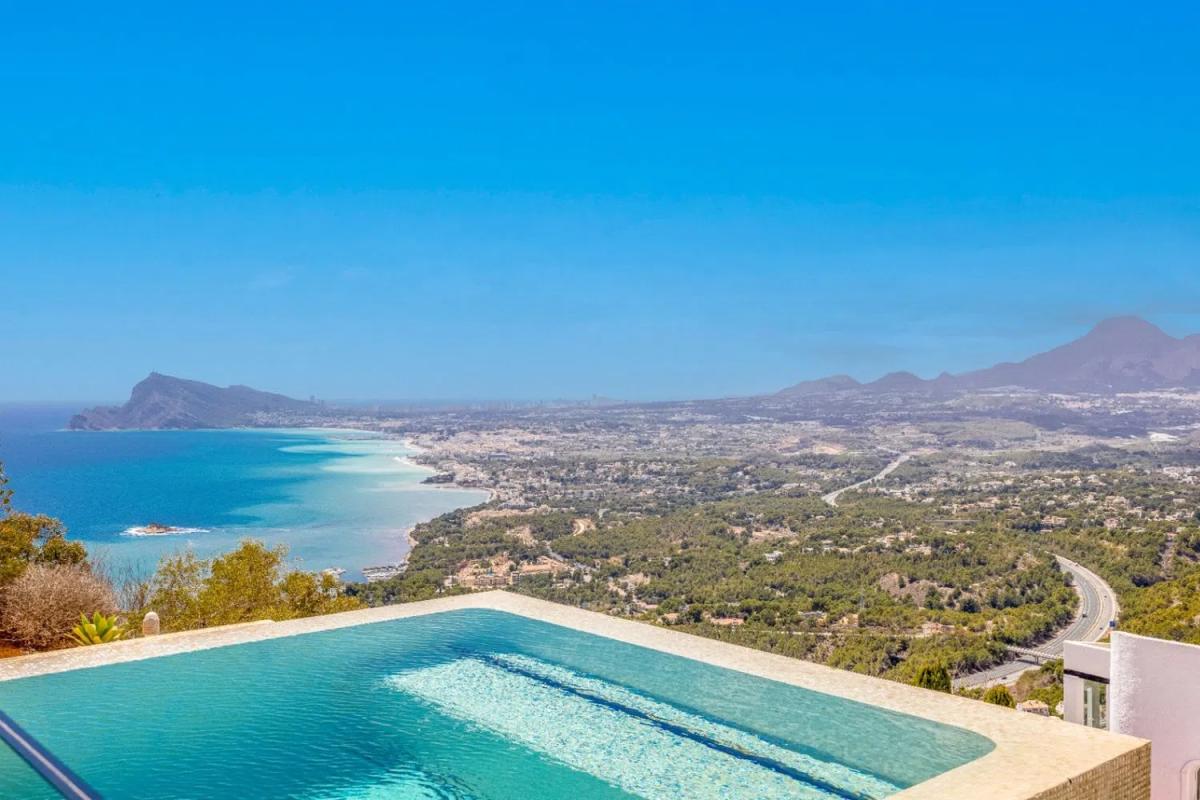 Sale of independent chalet in Avenida Europa, Altea
photo 2