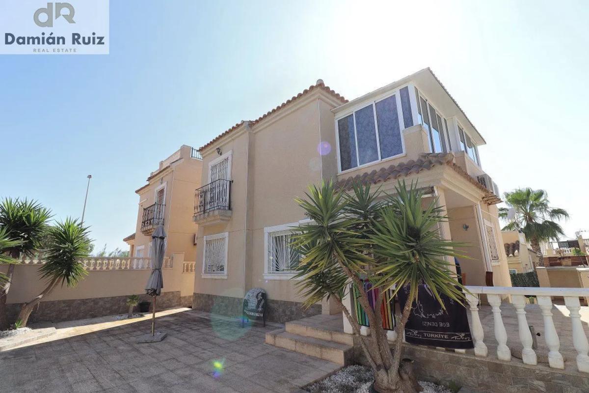 Venta de chalet independiente en Urbanizaciones, Guardamar del Segura
photo 2