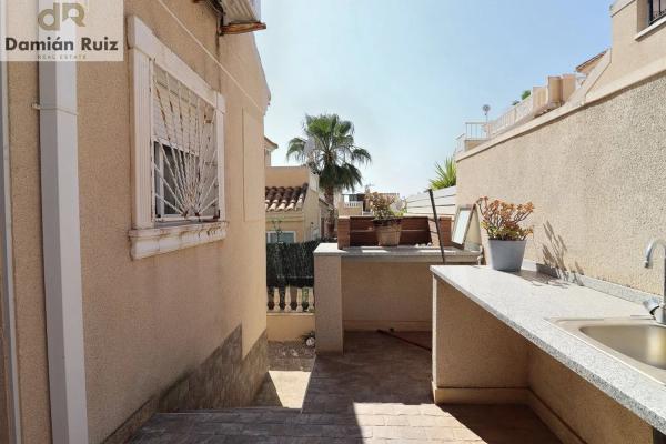 Chalet independiente en venta en  Urbanizaciones, Guardamar del Segura photo 4