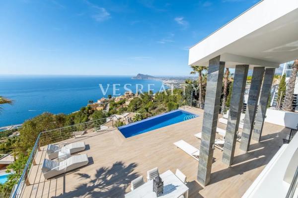 Detached villa for sale in  Calle Irlanda del Norte, Altea photo 2