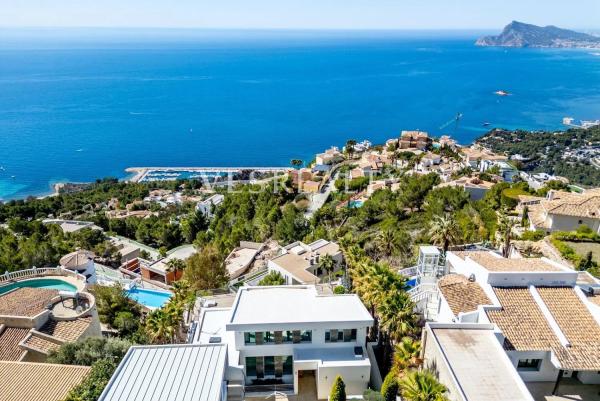 Detached villa for sale in  Calle Irlanda del Norte, Altea photo 4