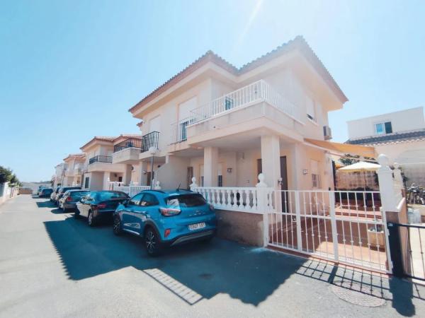 Chalet adosado en calle Berenguer de Massanet photo 1