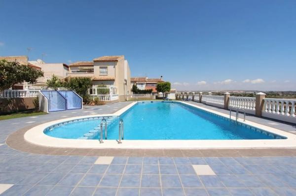 Chalet adosado en calle Berenguer de Massanet thumbnail 1