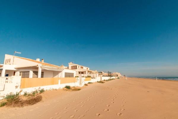 Wolnostojąca willa na sprzedaż w Guardamar Playa, Guardamar del Segura photo 1