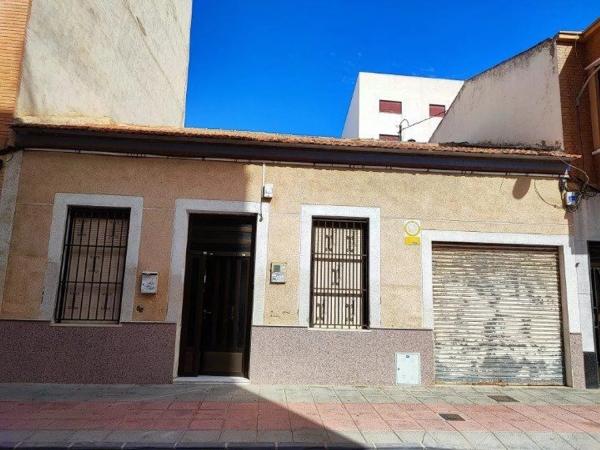 Chalet independiente en venta en Zona Pueblo, Guardamar del Segura
photo 1