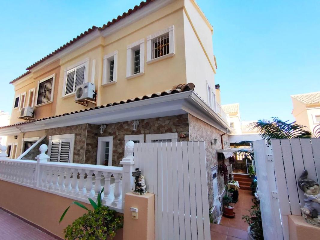 Venta de chalet independiente en Urbanizaciones, Guardamar del Segura
photo 1