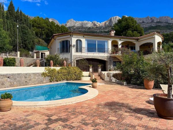 Detached villa for sale in  Acceso a Bernia s/n, Altea photo 2