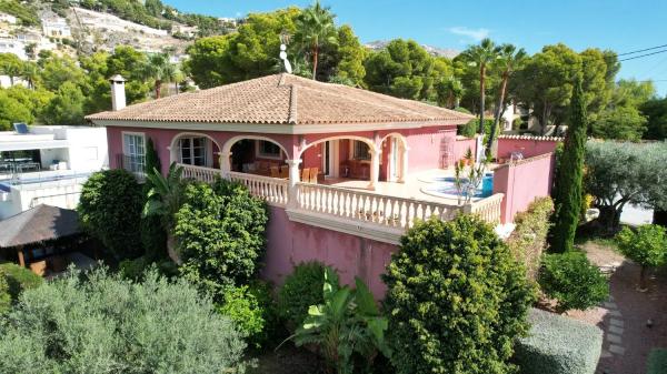 Detached villa for sale in Calle La Guatla, 13, Altea photo 1