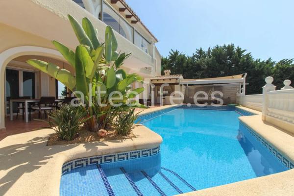 Chalet independiente en venta en Calle Friburgo, Altea photo 1