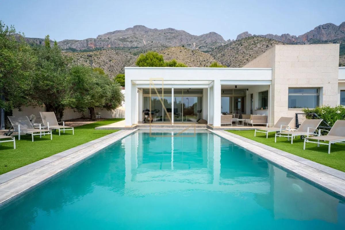 Sale of independent chalet in Altea la Vella, Altea
photo 1