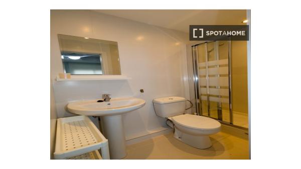 Piso de 3 habitaciones en alquiler en Valencia photo 2